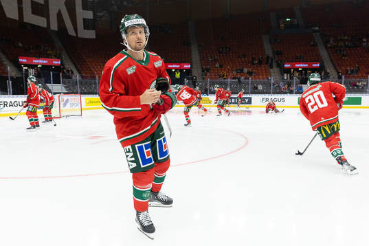 Frölundas Nicklas Lasu innan ishockeymatchen i SHL mellan