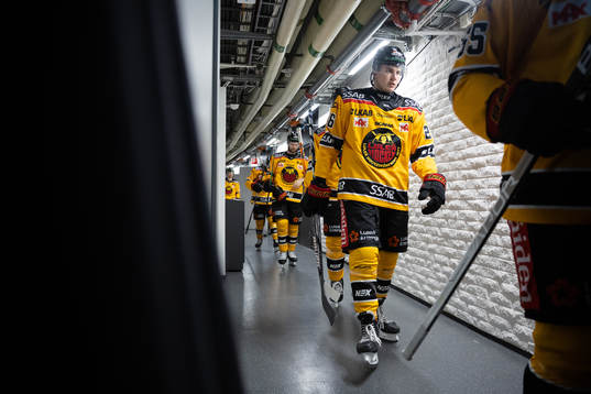 Luleås Radek Muzik  innan ishockeymatchen i SHL mellan