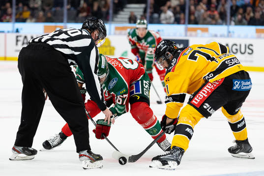 Frölundas Jacob Nilsson tekar mot Luleås Linus Fröberg