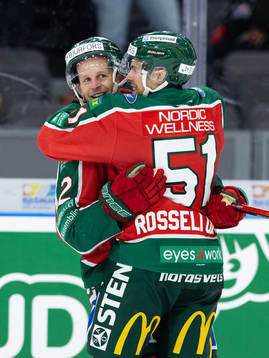 Frölundas Max Friberg jublar ihop med Mats Rosseli Olsen