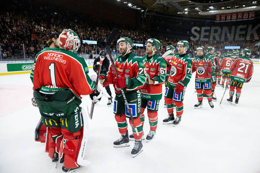 Frölundas målvakt Lars Johansson och Anthony Greco jublar