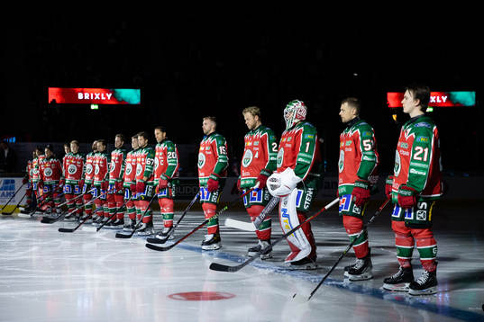 Frölunda på line up innan ishockeymatchen i SHL mellan