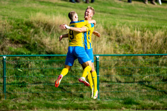 Bläddra bland fler bilder av Fotboll, Division 2 Västra Götaland, Eskilsminne - Husqvarna