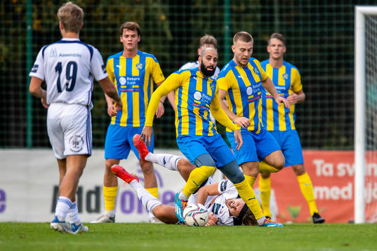 Eskilsminnes Akram Mansour och Husqvarnas Simon Dimitrijevic