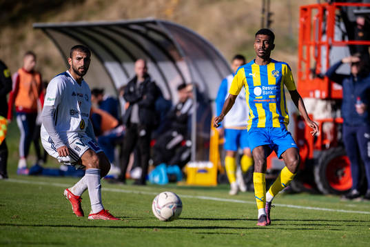Husqvarnas Tarek Alnator  och Eskilsminnes Josef Getachew