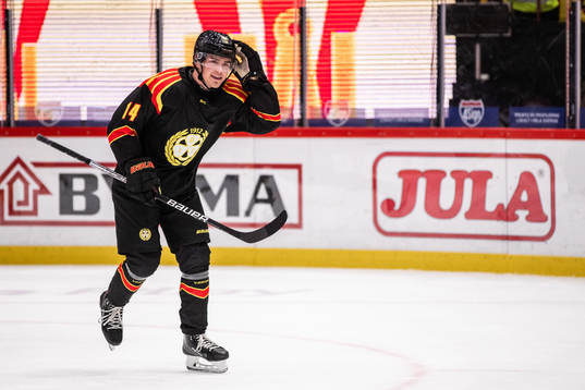 Brynäs Alexander Ljungkrantz jublar