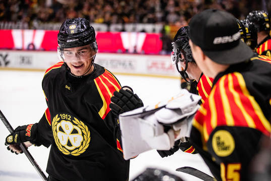 Brynäs Alexander Ljungkrantz jublar