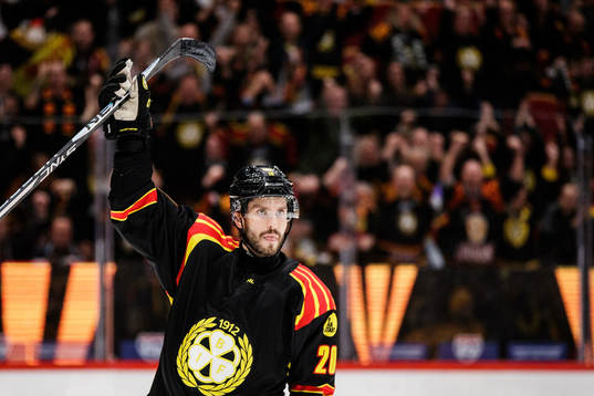 Brynäs Oula Palve jublar