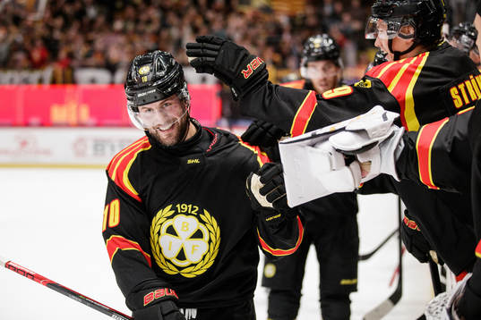 Brynäs Johan Larsson jublar