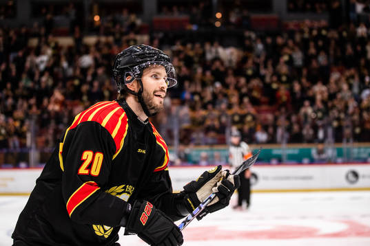 Brynäs Oula Palve jublar