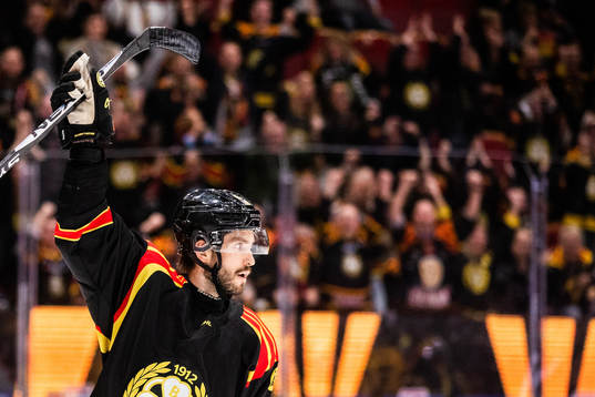 Brynäs Oula Palve jublar