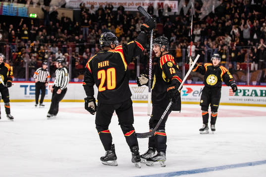 Brynäs Oula Palve jublar