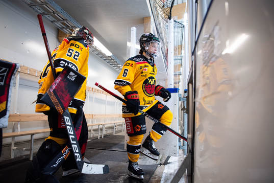 Luleås målvakt Sara Grahn och Jenni Hiirkoski