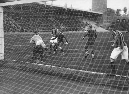 Fotboll, Mästerskapsmatchen. Framför Gais mål 8 okt. 1922
