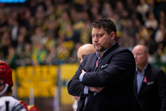 Modos tränare Mattias Karlin