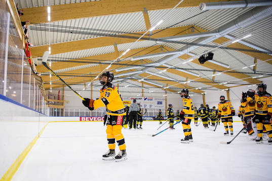 Luleås Emma Nordin jublar