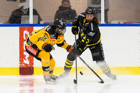 Luleås Tilde Sjödin och AIKs Moa Söderholm