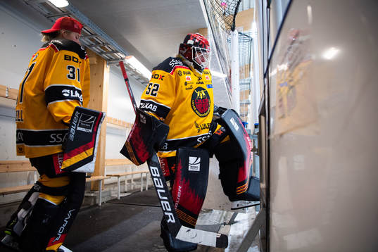 Luleås målvakt Frida Axell och målvakt Sara Grahn