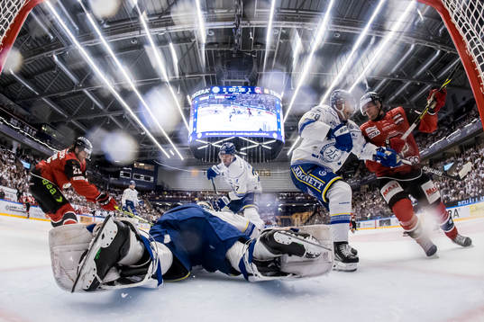 Malmö Redhawkss Thomas Schemitsch och Leksands målvakt