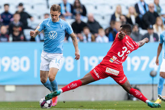 Malmö FFs Felix Beijmo och Värnamos Bernardo Vilar