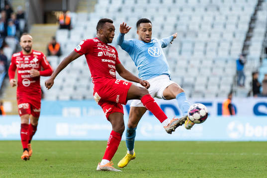 Värnamos Abdussalam Magashy och Malmö FFs Martin Olsson