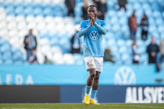 Malmö FFs Mohamed Buya Turay deppar