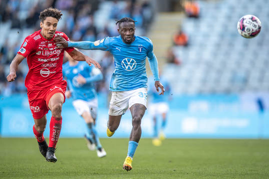 Värnamos Robin Tihi och Malmö FFs Mohamed Buya Turay