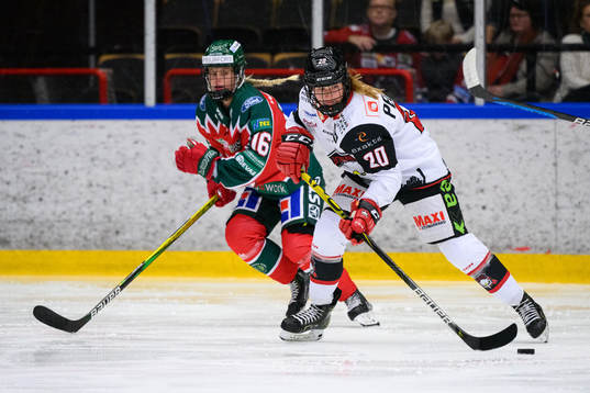 Frölundas Jennifer Carlsson och Malmö Redhawks Silke Glud