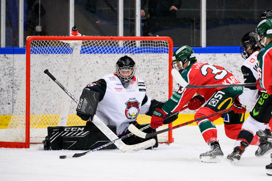 Malmö Redhawks målvakt Hanna Svehög mot Frölundas