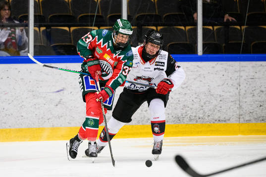 Frölundas Michelle Karvinen och Malmö Redhawks Nanna