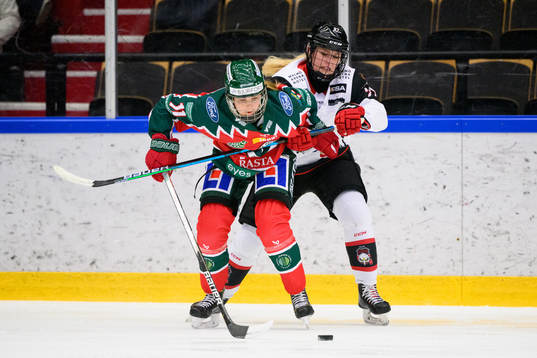 Frölundas Ella Hellman och Malmö Redhawks Nanna Stricker