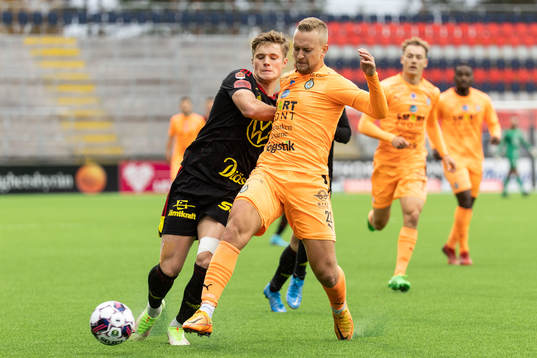 Östersunds Sebastian Karlsson Grach och AFC Eskilstunas