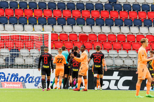 Tumult framför Östersunds målvakt Aly Keita