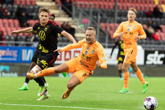 Bläddra bland fler bilder av Fotboll, Superettan, Östersund - AFC Eskilstuna