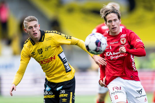 Elfsborgs Alexander Bernhardsson och Kalmars Johan Karlsson