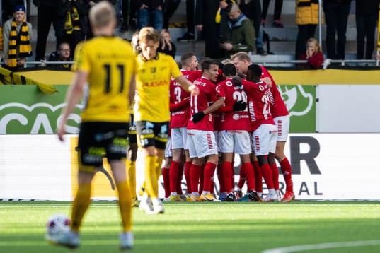 Kalmars spelare jublar