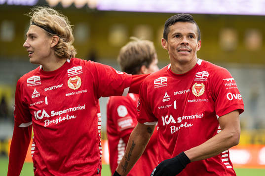 Kalmars Romario Pereira Sipiao jublar