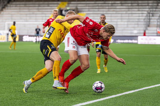 Elfsborgs Sveinn Guðjohnsen och Kalmars Lars Saetra