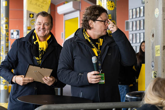 Före detta Elfsborgsspelaren Mathias Svensson hedras som