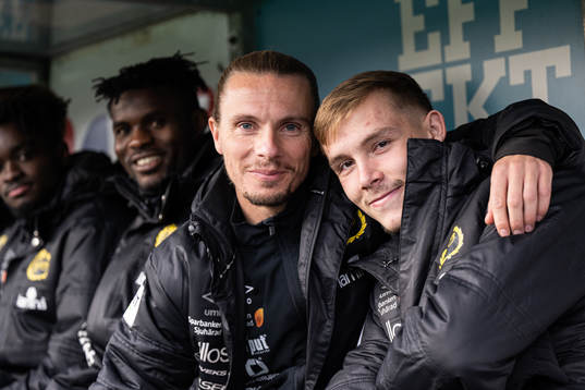 Elfsborgs Niklas Hult och Jacob Ondrejka på bänken