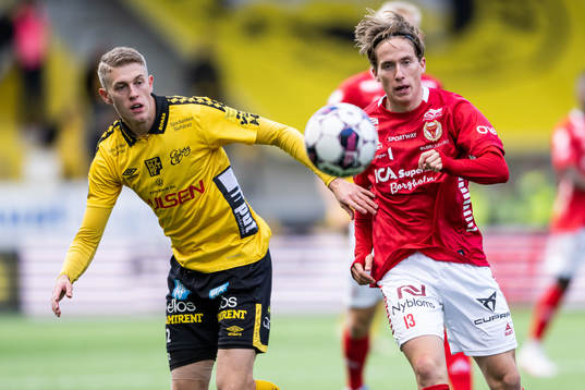 Elfsborgs Alexander Bernhardsson och Kalmars Johan Karlsson