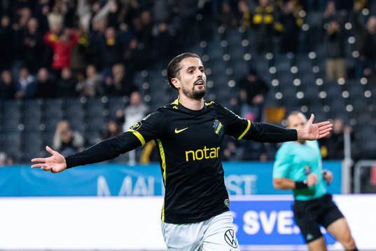 AIKs Zachary Elbouzedi jublar