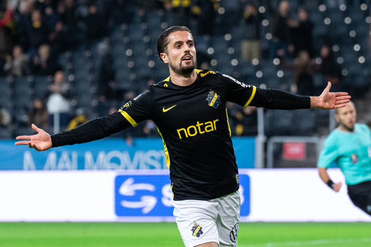 AIKs Zachary Elbouzedi jublar