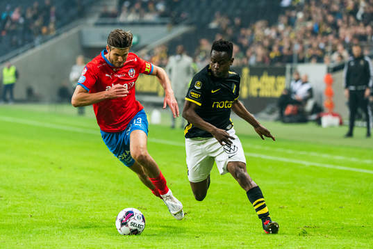 AIKs Erick Otieno Ouma och Helsingborgs Wilhelm Loeper