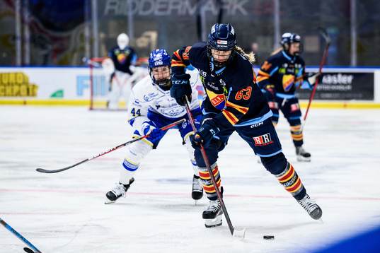 Djurgårdens Josefine Jakobsen och Leksands Bernadette Karpf