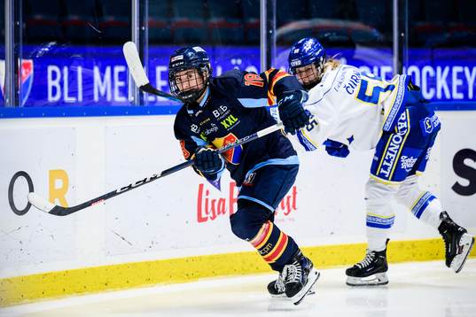 Djurgårdens Alice Östensson och Leksands Lenka Curmova