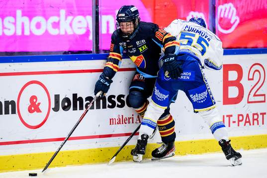Djurgårdens Nicole Hall och Leksands Lenka Curmova