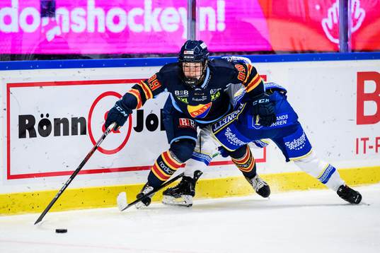 Djurgårdens Nicole Hall och Leksands Lenka Curmova