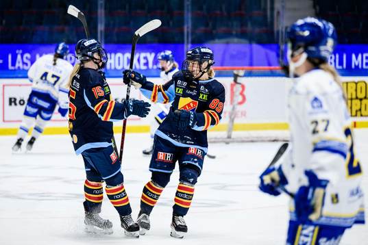 Djurgårdens Lova Blom (v) jublar