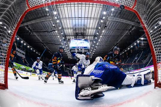 Djurgårdens Alexis Mauermann gör 1-1 på Leksands